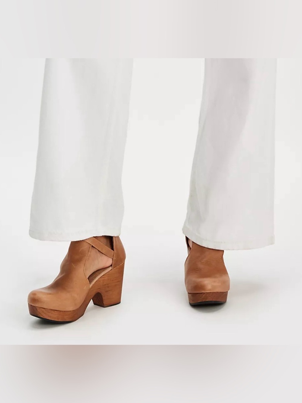 Free People Cedar Leather Clogs in Tan - size 10